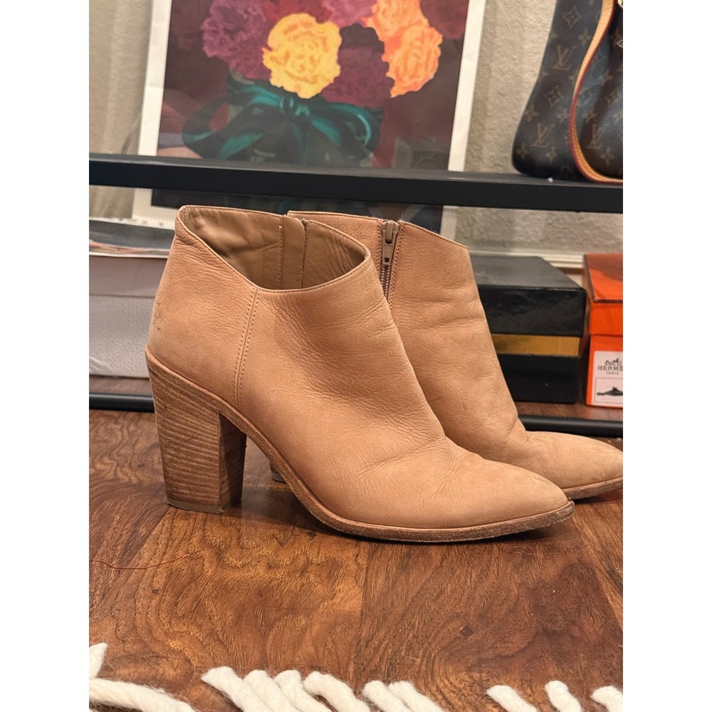 Vince Henderson Tan Leather Pointed Toe Block Heel Ankle Booties Size 8.5